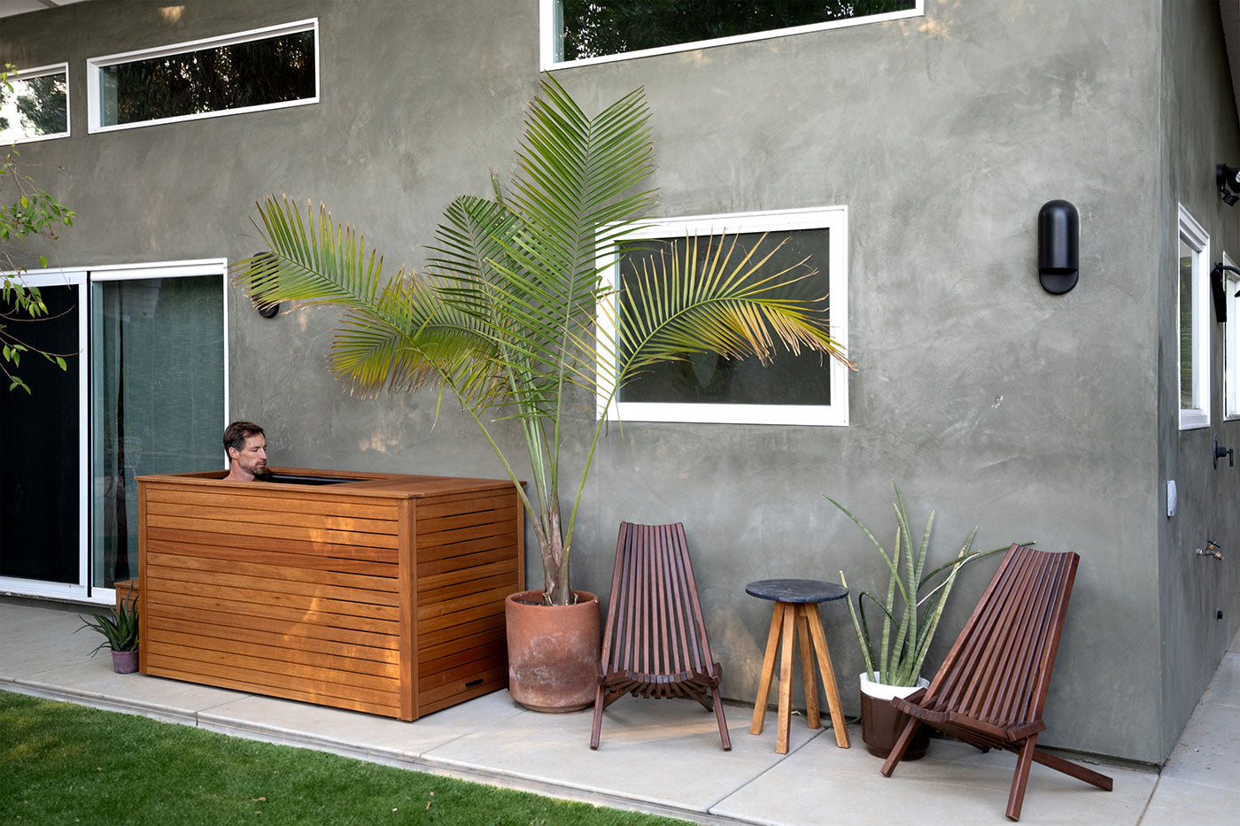 Cold Plunge Tubs with Ozone Filtration: Pros & Cons