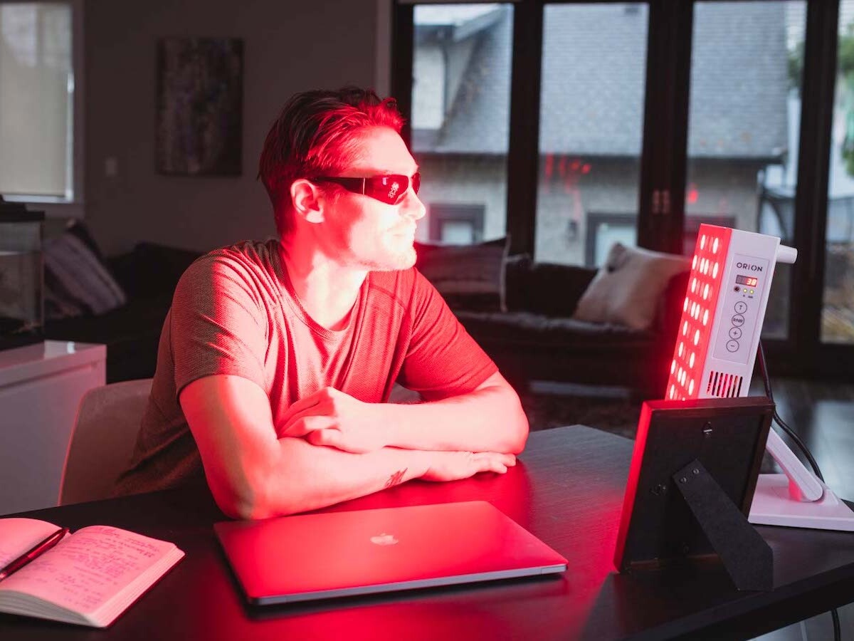 Red Light Therapy for Workplace Wellness Programs: Boost Employee Health